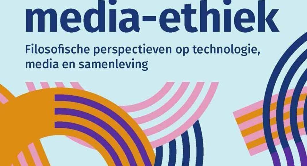 blauwe cover van het boek met titel "Handboek media-ethiek"