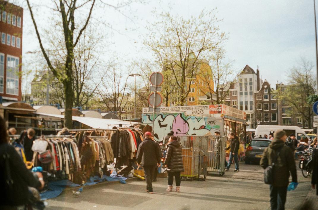 Drukke markt in Amsterdam