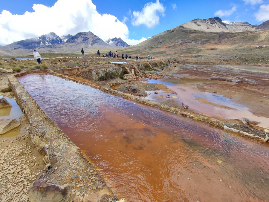 Zuur afvalwater, Milluni Vallei, Katari Rivierbekken (Bolivië)