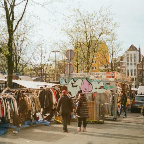 Drukke markt in Amsterdam